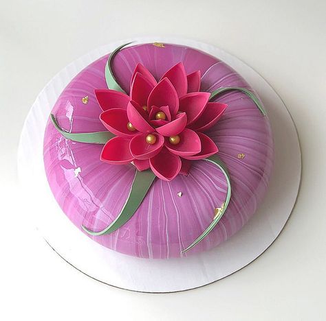 Fancy Desserts Recipes, Glaze For Cake, Cake Pop Decorating, Mirror Cake, Mirror Glaze Cake, Creative Food Art, Beautiful Birthday Cakes, Chocolate Day, Cake Decorating Designs