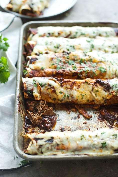 Shredded Beef Enchiladas with Ancho Chile Sauce Shredded Beef Enchiladas, Chile Sauce, Beef Enchiladas, Hamburger Meat, Shredded Beef, Dinner Healthy, Dinner Easy, Recipes Crockpot, Meat And Cheese