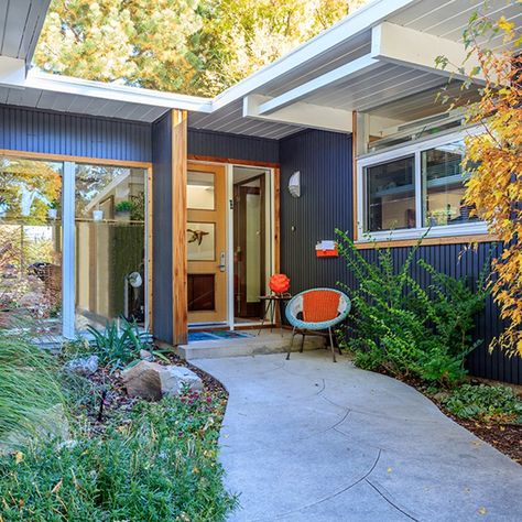 Mid-Century Modern Ranch in Denver's Sought-After Krisana Park Modern… on Dwell Mid Century Modern Front Porch, Modern Ranch Exterior, Mcm Architecture, Modern Front Porch Ideas, Mid Century Modern Ranch, Modern Front Porches, Modern Front Porch, Mid Century Modern Exterior, Ranch House Exterior