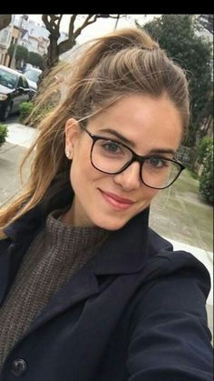 Hip Glasses For Women, Fake Glasses Outfit, Nice Glasses For Women, 2024 Glasses Trends For Women, Glasses Frames For Women Square Face, Classy Glasses Women, Trending Glasses Frames For Women 2024, Chic Glasses For Round Face, 2024 Glasses Trends