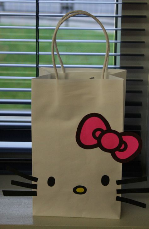 Paper Goodie Bags, Hello Kitty Birthday Gifts, Kuromi Gifts Diy, Hello Kitty Birthday Gift Ideas, Hello Kitty Gift Ideas Diy, Hello Kitty Goodie Bag Ideas, Hello Kitty Goodie Bags, Hello Kitty 18th Birthday, Hello Kitty Gifts Diy