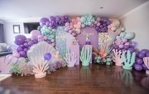 Mermaid Birthday Party Decorations Diy, Mermaid Baby Shower Decorations, Little Mermaid Decorations, Cake And Sweets, Sea Corals, Backdrop Panels, Diy Baby Shower Centerpieces, Mermaid Birthday Decorations, Mermaid Balloons