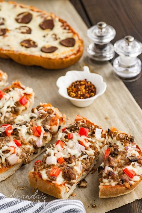 Ditch the frozen pizza and make this homemade French bread pizza that tastes so much better. Pizza night is so easy when you use French bread for the crust. #pizza #bread #frenchbread #frenchbreadpizza #sausage #pepperoni #cheese #dinner #easydinner #appetizers Mini French Bread, Homemade French Bread Pizza, Baked Cheese Dip, French Bread Pizzas, Bread Pizza Recipe, Sausage Cheese Balls, Homemade French Bread, Cheesy Appetizer, French Bread Pizza