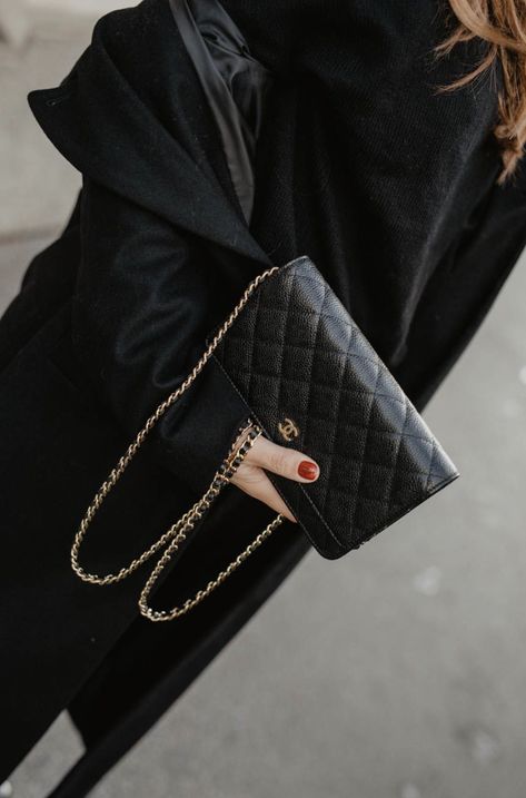 Woc Chanel Outfit, Chanel Woc Outfit, Chanel Aesthetic Outfit, Woc Outfit, Chanel Woc Caviar, Woc Chanel, Chanel Clutch Bag, Chanel Bag Outfit, Coco Chanel Fashion