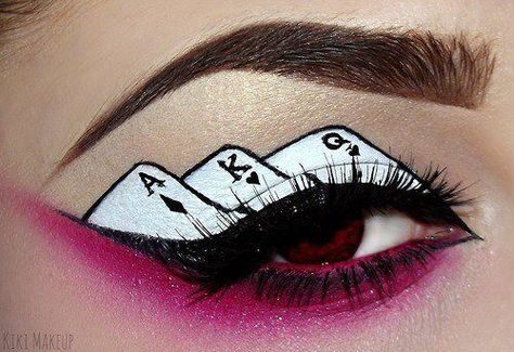 Poker style Alice In Wonderland Makeup, Crazy Eye Makeup, Wonderland Makeup, Fantasy Make-up, Halloweenský Makeup, Make Up Designs, Queen Of Hearts Costume, Smink Inspiration, Crazy Eyes