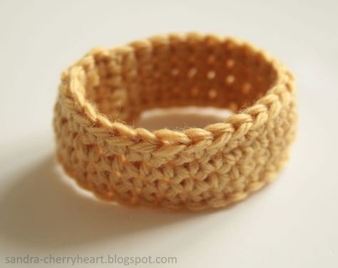 Crocheted Napkin Rings - Photo by Sandra Paul (HobbyFarms.com) Crochet A Magic Circle, Crochet Napkin Rings, Crochet Ring Patterns, Circle Rings, Napkin Rings Diy, Rings Diy, Crochet Rings, Art Crochet, Summer Picnics