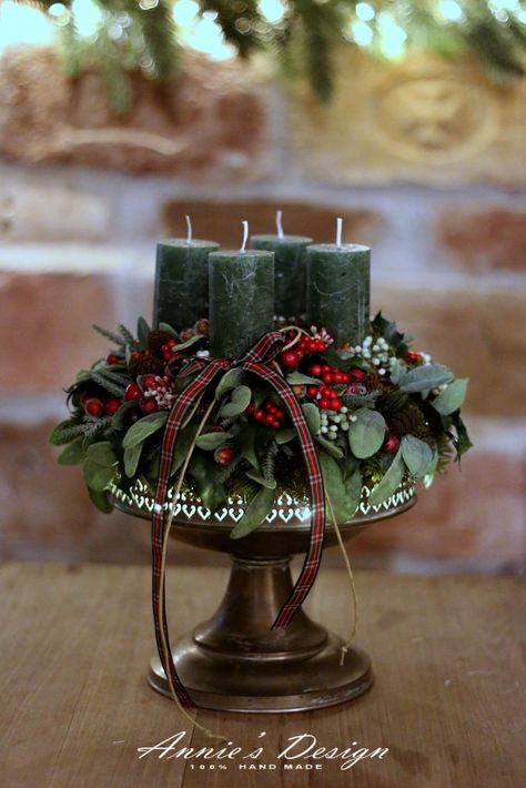 Advent Wreath Diy Ideas, Advent Arrangements Christmas Tables, Christmas Advent Candles Ideas, Advent Flower Arrangements, Christmas Wreaths Candles, Christmas Candle Wreath, Advent Table Centerpiece, Advent Wreaths Ideas, Advent Wreath 2023