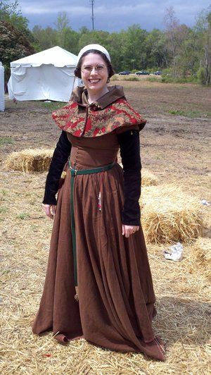 15th Century Fashion, 15th Century Clothing, Celtic Dress, Medieval Garb, Medieval Clothes, Ren Fest, Marie Chantal, Century Dress, Bustle Dress