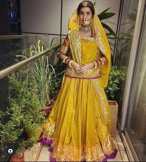 Rajputani Dress, Dress For Mehendi Function, Dress For Mehendi, Rajwadi Look, Rajasthani Look, Rajputi Look, Anniversary Look, Rajasthani Lehenga, Bridesmaid Indian