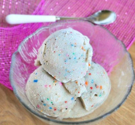 Ingredients: 1/4 tsp pure vanilla extract, 1 tbsp sprinkles, 1 cup... https://chocolatecoveredkatie.com/2011/06/22/cake-batter-ice-cream/ @choccoveredkt Bowl Of Ice Cream, Cake Batter Ice Cream, Think Food, Isagenix, Low Cal, Healthy Sweets, Cakepops, Frozen Desserts, Cake Batter