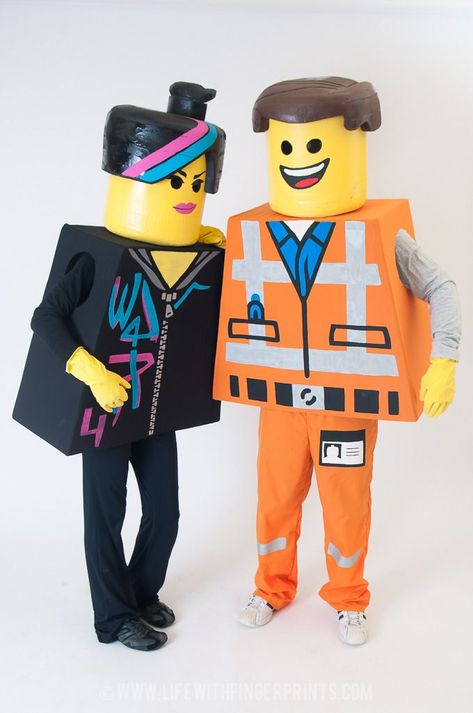 DIY Lego Costumes – making lego bodies | Life With Fingerprints Lego Costume Diy, Lego Halloween Costumes, Lego Costumes, Lego Family, Halloween Lego, Family Costumes Diy, 2015 Halloween Costumes, Lego Costume, Used Legos