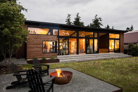 A compact home on a bluff boasts picturesque views on Whidbey Island Dogtrot House, Shed Architecture, House Minimal, Compact Home, Compact House, Seattle Homes, Large Sheds, Cedar Siding, Modern Architects