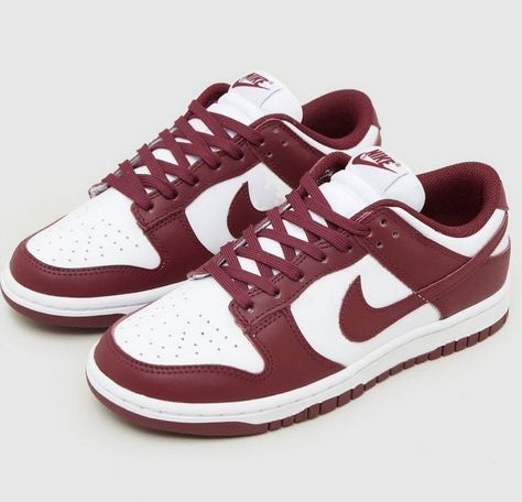 Maroon Nike, Preppy Shoes, Casual Slip On Shoes, Streetwear Shoes, All Nike Shoes, Baskets Nike, Cute Nike Shoes, Fresh Shoes, Hype Shoes