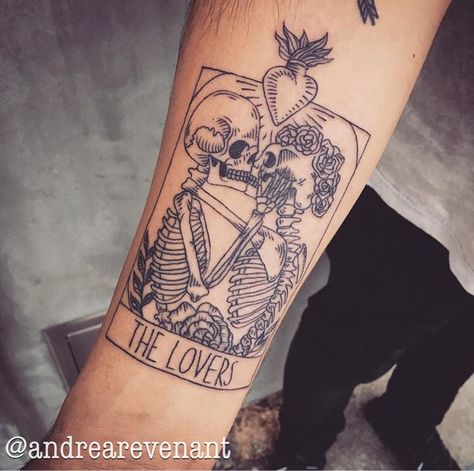 The Lovers Tarot Card Tattoo Skeleton, Two Skeletons Tattoo, The Lovers Tarot Card Tattoo, Skeleton Lovers Tattoo, Lovers Tattoo, Tattoo Planets, Tattoo Dotwork, Side Hand Tattoos, Wörter Tattoos