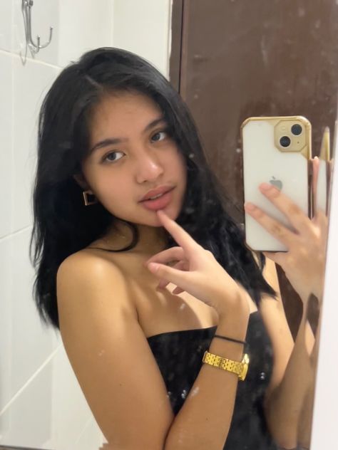 Girl Rpw Port Filipino, Pretty Girl Aesthetic Filipino, Girl In Philippines, Filipina Picture, Filipino Girl Aesthetic, Rpw Port Girl Aesthetic Filipino, Girl Pilipina, Filipina Selfie, Pretty Filipina Girl