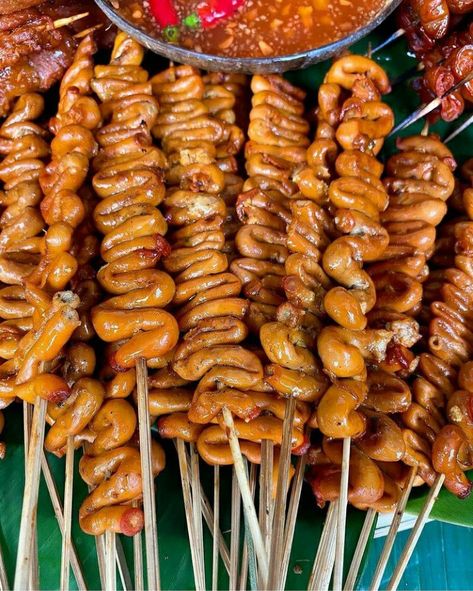 Isaw Street Food, Pinoy Street Food, Asain Food, Filipino Street Food, Fruits And Vegetables Pictures, Bizarre Foods, Lunch Buffet, Food Street, Food Therapy