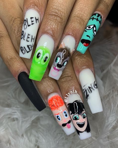 Hotel Transylvania Nails Art, Hotel Transylvania Nails, Mavis Hotel Transylvania, Finger Paints, Nail Art Disney, Disney Hotels, Hotel Transylvania, Finger Painting, Halloween Nails