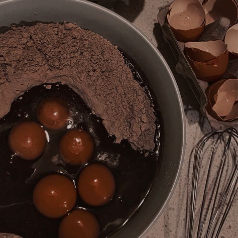 Baking Dark Aesthetic, Baking Night Aesthetic, Cindy Core Aesthetic, Dark Baking Aesthetic, Baking Aesthetic Black Women, Baking At Night Aesthetic, Dark Cooking Aesthetic, Dark Academia Baking, Baking Aesthetic Dark