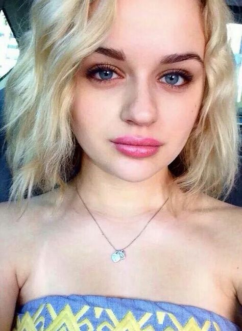 Joey King July 2015 She looks grown up with blond hair. Joey King Selfie, Joey King Blonde, Pool Fully Clothed, King Style, Beverly Cleary, Character Bank, Jacob Elordi, King Photo, King Fashion