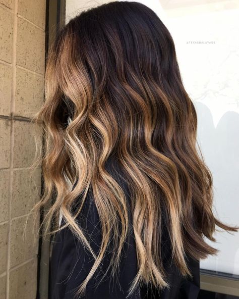 Brittany Banda🐼| SA Hair on Instagram: “The hairway to heaven ✨✨” Hair Color 2022, Money Piece Hair Ideas, Face Framing Highlights, Money Piece Hair, Light Purple Hair, Framing Highlights, Ash Blonde Balayage, Beach Wave Hair, Money Piece