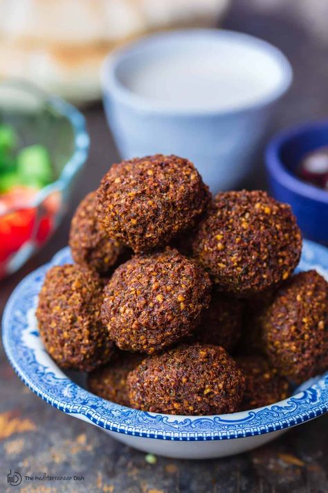 Authentic Falafel Recipe, How To Make Falafel, The Mediterranean Dish, Falafel Recipe, Resep Diet, Tastemade Recipes, Mediterranean Dishes, Mediterranean Diet Recipes, Secret Recipe