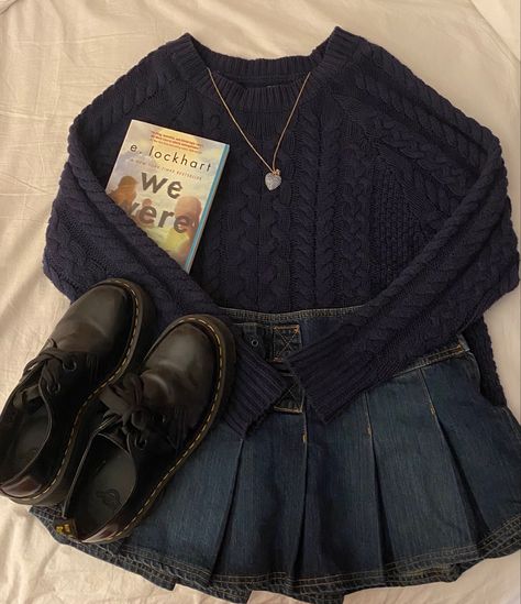 Outfit Ideas Slytherin, Indie Fits Aesthetic, Downtown Accessories, Organized Closet Aesthetic, Autumn Clothes Aesthetic, Blue Clothes Aesthetic, Autumn Outfit Aesthetic, Indie Clothes Aesthetic, Indie Aesthetic Outfits