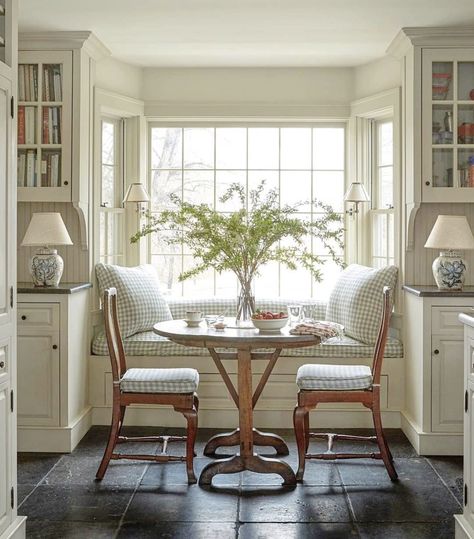 Bay Window Eating Nook, Bay Window Kitchen Nook, Keeping Room, Kitchen Farmhouse, Kitchen Nook, Dining Nook, Breakfast Nook, Window Seat, Home N Decor