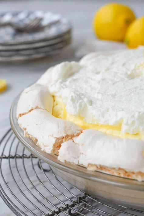 Meringue Crust, Angel Pie, Lemon Tarts, Baked Meringue, Sweet Pies, Lemon Dessert Recipes, Get Rid Of Warts, Autumn Recipes, Lemon Filling