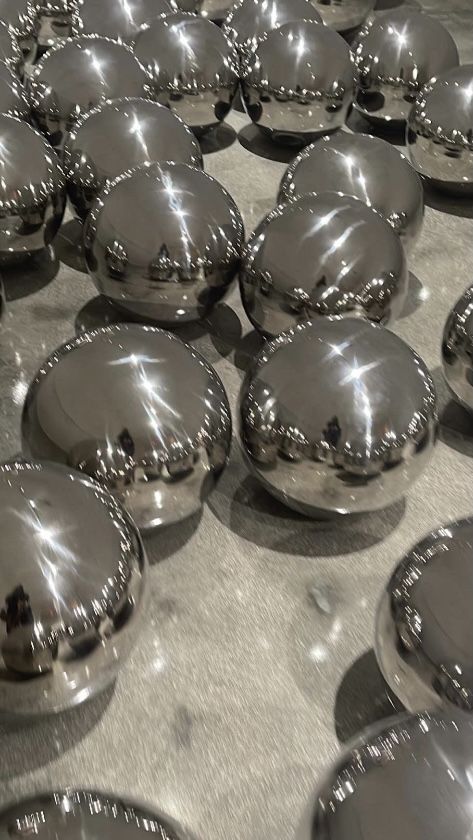 18th Birthday Party Themes, 17th Birthday Ideas, House Of Balloons, Birthday Dinner Party, Bday Party Theme, Silver Theme, Silver Party, Mirror Ball, 18th Birthday Party