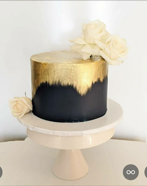 The more I look at this the more I fall in love! Requested by the bride to be simple and elegant with gold and navy blue. The pictures shows the cake to be black but its navy blue!! Cake at @cakes_dessertsbyhuda on Instagram! Elegant Black And Gold Cake, Black And Gold Anniversary Cake, Simple Black And Gold Cake, Black And Gold Cake Birthday For Women, Torte Schwarz Gold, Black And Golden Cake Birthday, Black And Rose Gold Cake, Black And Golden Cake, Black And Gold Cake Ideas