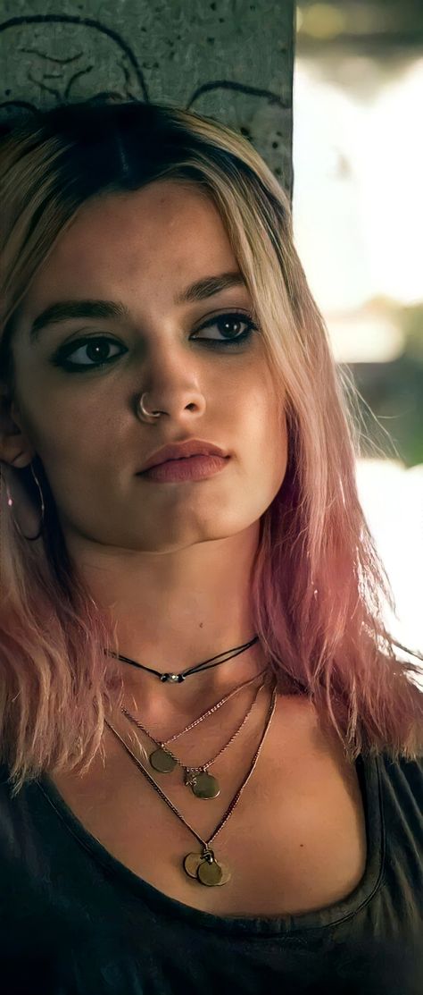 Emma Mackey Wallpaper Aesthetic, Emma Mackey Wallpaper, Maeve Wiley Wallpaper, Maeve Wiley Wallpaper Hd, Movie Portraits, Joker Girl, Maeve Wiley, Emma Mackey, Female Celebrity Crush