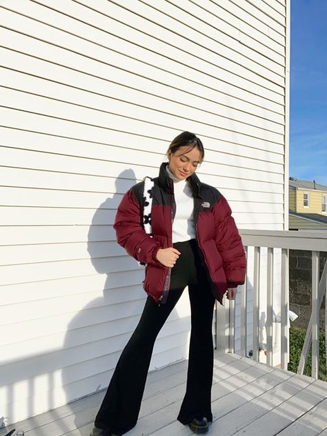 #aestheticoutfits #winteroutfits #pufferjackets #tiktok #90sfashion #y2kaesthetic #y2k Puffer Jacket Aesthetic, Jacket Outfit Aesthetic, Jacket Aesthetic, Puffer Jacket Outfit, Jacket Outfit, Cute Fit, Flared Pants, Outfit Aesthetic, Teenage Fashion Outfits