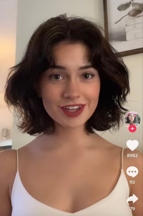 Cute Short Hairstyles For Round Faces Double Chin, Haircut For Thick Short Hair, Puffy Short Hairstyles, Straight Bob Haircut With Curtain Bangs, Retro Hairstyles Short 90s, Above The Shoulder Layered Hair, Short Haircut For Volumous Hair, Coquette Hair Styles Short, Short Textured Layered Haircuts