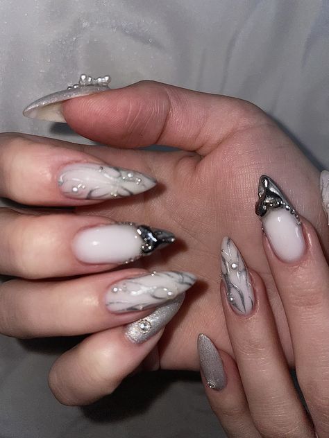 Winter Nail Art Designs, Band Nails, Clothes Brand, Embroidered Shirts, Embroidery Shirt, Grunge Nails, Pretty Gel Nails, Crazy Nails, Soft Nails