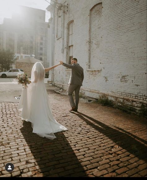 Brick Wedding Photos, Brick Wall Wedding Photos, Urban Wedding Photos, Industrial Wedding Photos, Urban Wedding Photography, Laid Back Wedding, Wedding Picture Poses, Urban Wedding, Couples Poses