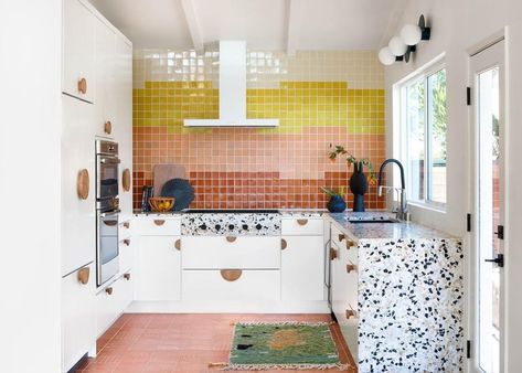 Tiny U Shaped Kitchen, Desert Bungalow, Terrazzo Counter, Colorful Kitchen Backsplash, Estilo Kitsch, Fireclay Tile, Mosaic Backsplash, U Shaped Kitchen, Mid Century Modern Kitchen