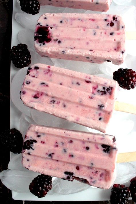 Blackberry Yogurt, Yogurt Treats, Healthy Popsicle Recipes, Pudding Pops, Healthy Popsicles, Yogurt Popsicles, Blackberry Recipes, Ice Cream Pops, Homemade Popsicles