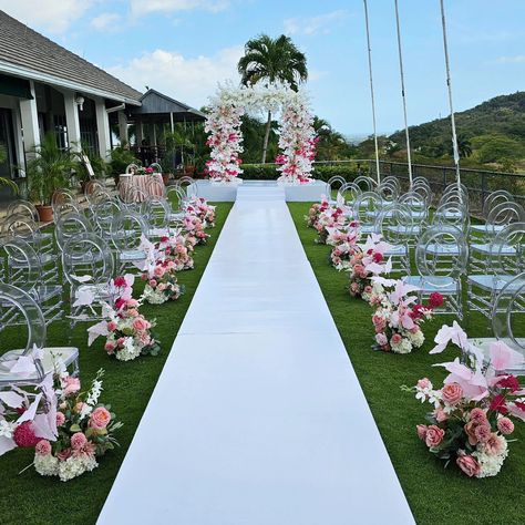 #PrettyInPink the Izma way 🥰. 🌸 🌸 Decor and florals by us @izmadesigns Venue @caymanasgolfclub 🌸 🌸 #IzmaDesigns #Wedding #LuxurySilkFlowers #weddingceremony #Love #ISaidYes #IDo #PinkWedding Cafe Box, Wedding Stage Backdrop, Modern Backyard Landscaping, Beauty In Art, Stage Backdrop, Modern Backyard, Outdoor Wedding Decorations, Wedding Stage, April 22