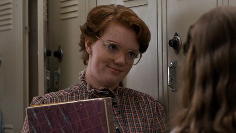 Ah Barb, we barely knew thee.... . Still, she did manage to create a fan base that rallied around her for a couple of seasons, even well after her Stranger Things Barbara, Icons Stranger Things, Barbara Holland, Shannon Purser, Barb Stranger Things, Stranger Things Upside Down, Stranger Things Dustin, Nostalgic Images, Stranger Things Actors