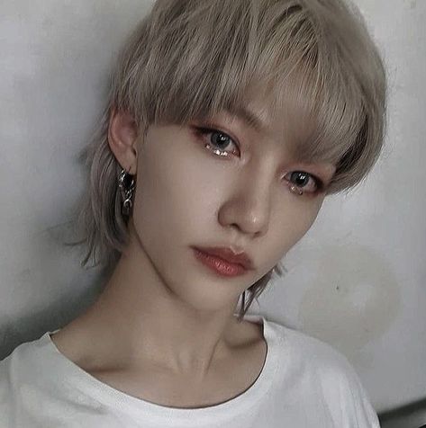 Shiny Makeup, Makeup For Blondes, Felix Lee, Random People, Fandom Fashion, Fairy Makeup, Make Up Inspo, Photo Wall Collage, Lee Felix