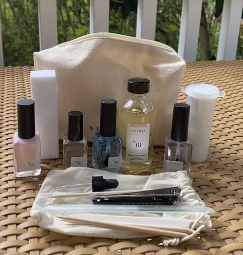 The self-manicure is an art and for those who have exceeded beginner status, Sundays mani kit is a super portable, 10-free solution for more advanced nail students. At Home Manicure Aesthetic, Nail Kit Aesthetic, Manicure Aesthetic, At Home Manicure, Home Manicure, No Chip Nails, Beauty Inspo, Glass Nails, Manicure Kit