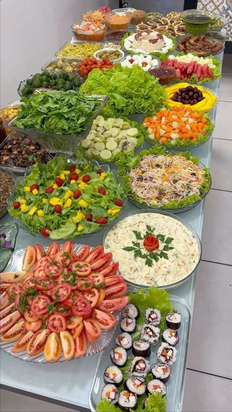 Salad Buffet, Buffet Set Up, Wedding Buffet Food, Catering Food Displays, Decorações Com Comidas, Catering Ideas Food, Party Food Buffet, Buffet Set, Food Appetizers