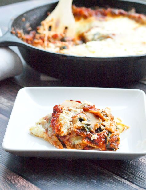 You can welcome lasagna to your weeknight dinner table with this 30 MINUTE skillet lasagna! It seriously was ready in LESS than 30 minutes, start to finish.  This is a spinach version--one of the best vegetarian lasagnas I've ever tasted! Great recipe! Most Amazing Lasagna, Healthy Vegetarian Lasagna, Best Vegetarian Lasagna, Gf Noodles, Veggie Lasagna Recipe, Skillet Lasagna Recipe, Skillet Lasagna, Baked Lasagna, Lasagna Soup Recipe