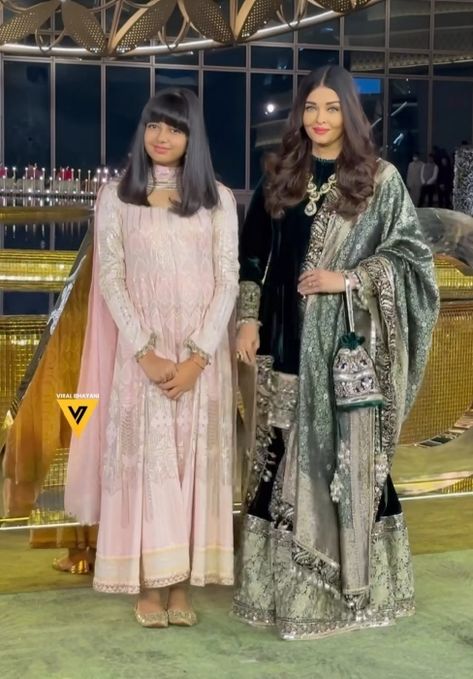 Aishwarya Rai Bachchan and her darling daughter, Aaradhya Bachchan exuded their desi glam as they arrived for the opening ceremony of Nita Mukesh Ambani Culture Centre. For the ceremony, the mother-daughter duo ditched the western ensemble and donned ethnic suit sets. For the unversed, the Ambani family have opened a cultural centre as they want to promote Indian art and culture across the globe.    Aishwarya Rai Bachchan and her daughter, Aaradhya Bachchan don ethnic ensembles for the o Indian Art And Culture, Ambani Family, Aaradhya Bachchan, Daughter Hairstyles, ऐश्वर्या राय, Mukesh Ambani, Ethnic Suit, Cultural Centre, Aishwarya Rai Bachchan