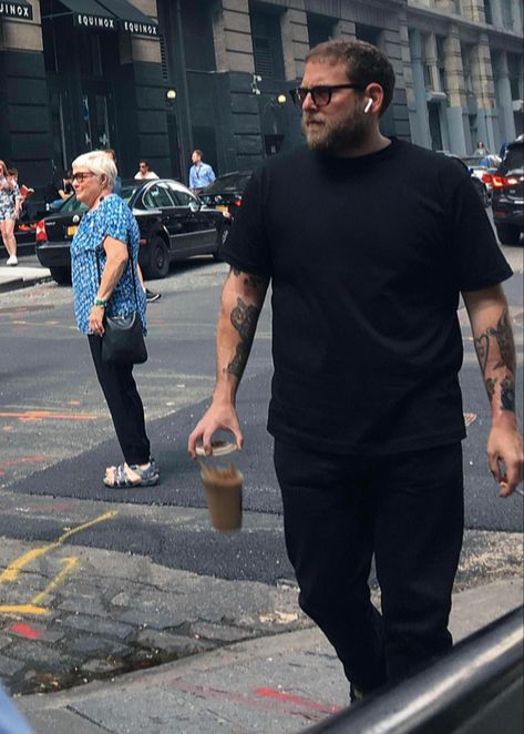 Jonah Hill Style, Black Tshirt Outfit, Black Outfit Men, Jonah Hill, Ibiza Outfits, Black Men Fashion Swag, Concept Clothing, Mens Outfit Inspiration, Streetwear Men Outfits