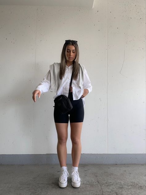 Biker Shorts Photoshoot, Cross Body Bag Outfit Aesthetic, Biker Shorts Outfit Spring, Outfit Pictures Instagram, Parking Garage Poses, Garage Poses, Cross Body Bag Outfit, Urban Shoot, Parking Garage Photoshoot