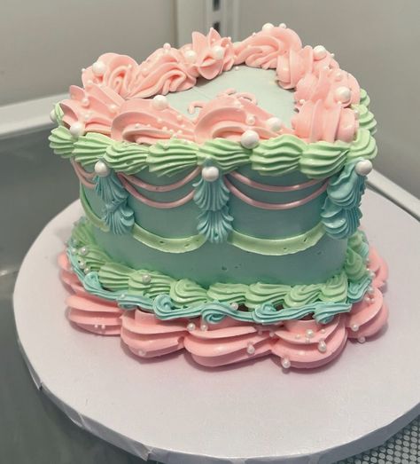 vintage cakes by @jaeljib on instagram obsessed with this color palette Paper Mache Cupcake, Paper Mache Cake, Treat Art, Sweat Treats, Vintage Cakes, Vintage Cake, Cake Inspiration, Paper Mache, Cake Ideas