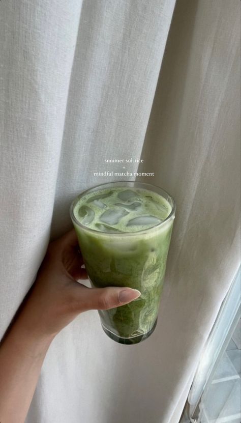 Matcha Instagram Story, Coffee Captions Instagram, Matcha Girl, Starbucks Drink Menu, Matcha Lover, Baby Shower Invitation Cards, Iced Matcha, Healthy Girl, Healthy Lifestyle Inspiration