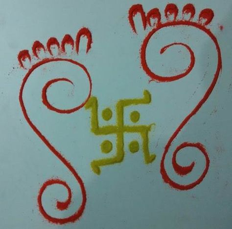 Hindu Holidays, Water Rangoli, Small Rangoli Designs, Diwali Inspiration, Mandala Rangoli, Krishna Jayanthi, Design Rangoli, Easy Rangoli Designs Videos, Very Easy Rangoli Designs