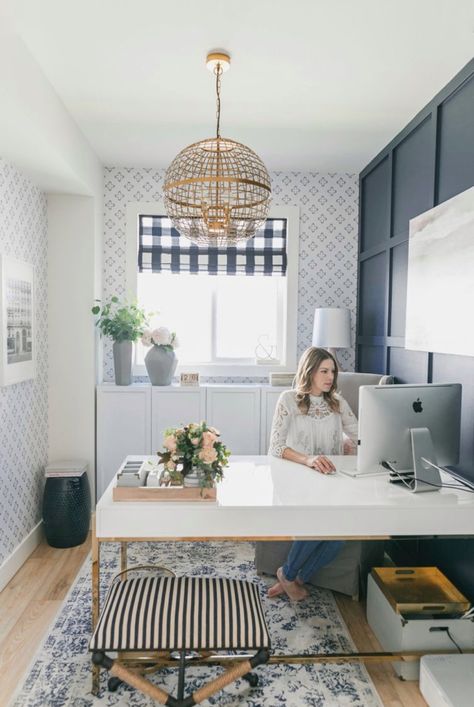 Outfit Office, White Desk, Office Guest Room, Guest Room Office, Office Layout, Office Makeover, Small Home Office, Home Office Setup, Home Office Space